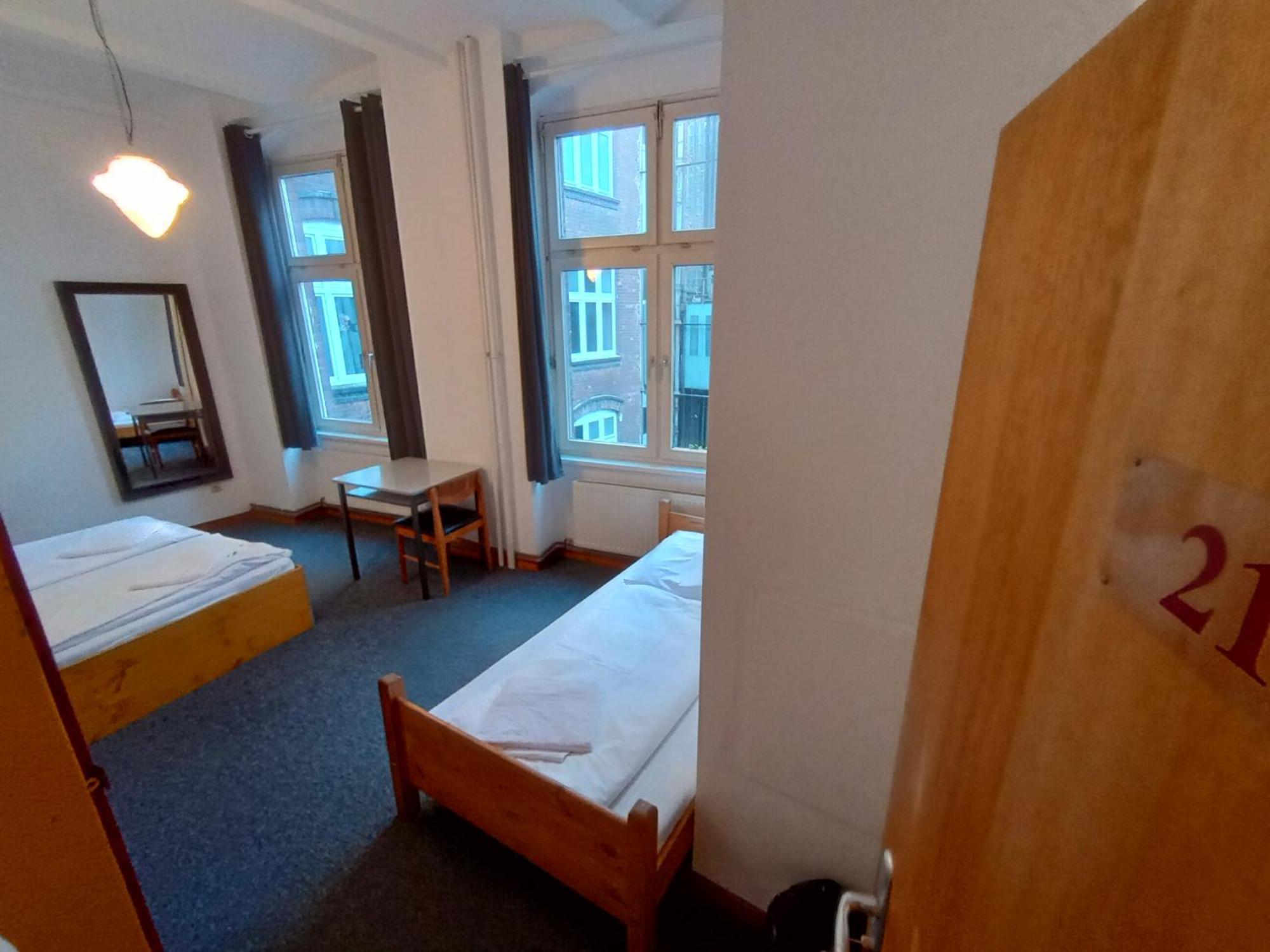 Hostel Fabrik - Baxpax *